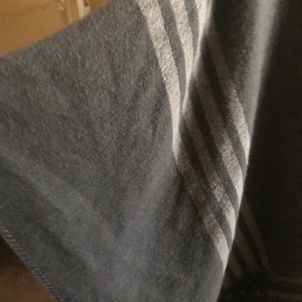 Ponchó shawls - Picture 5 of 10